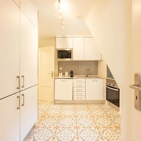 Historic Alfama With Modern Style Apartment